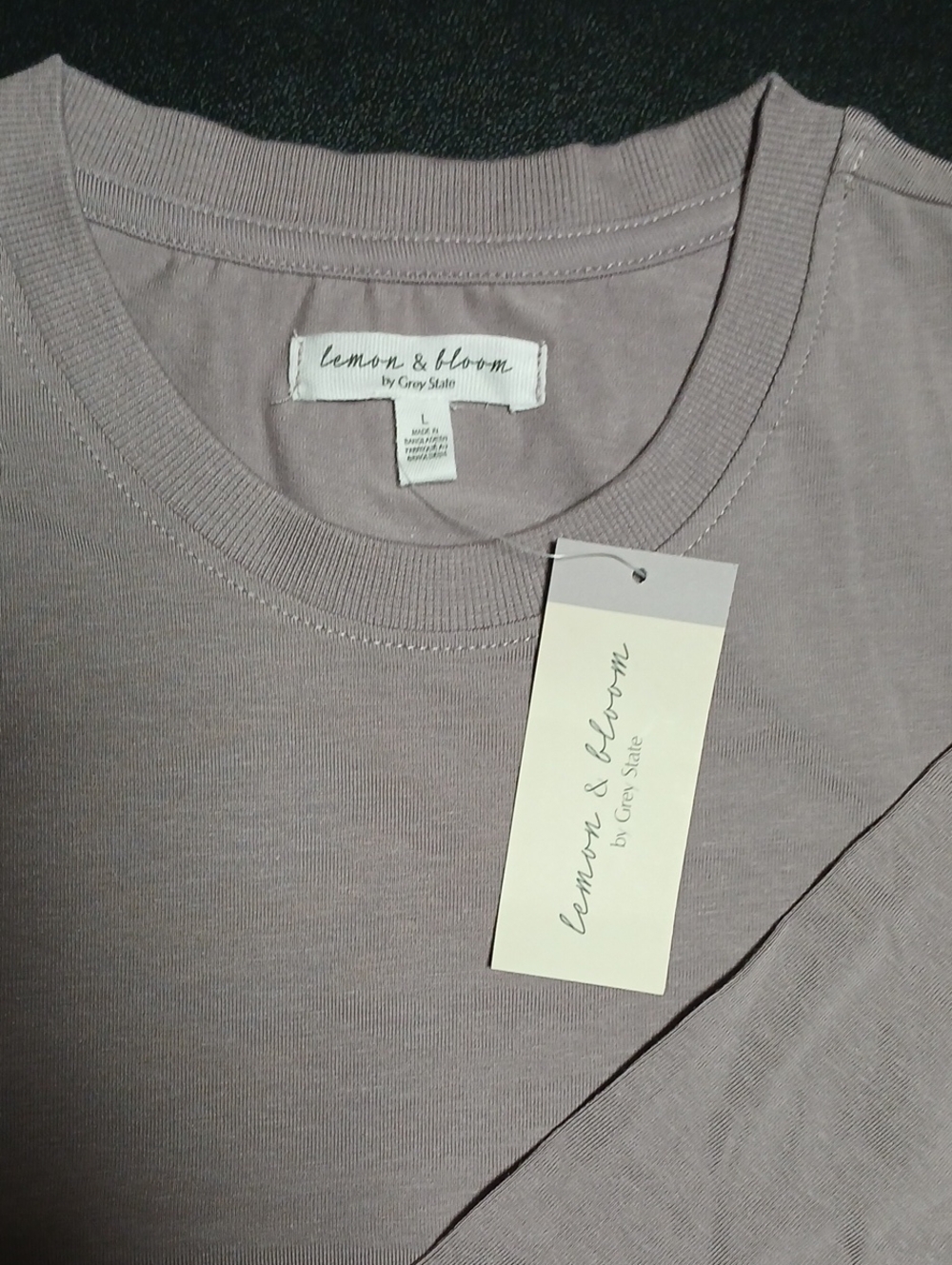 Lemon & Bloom Women's Crewneck Tee in Mauve
